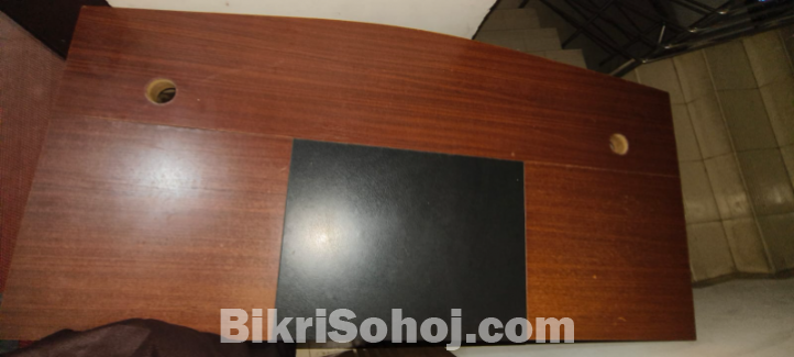 অফিস টেবিল